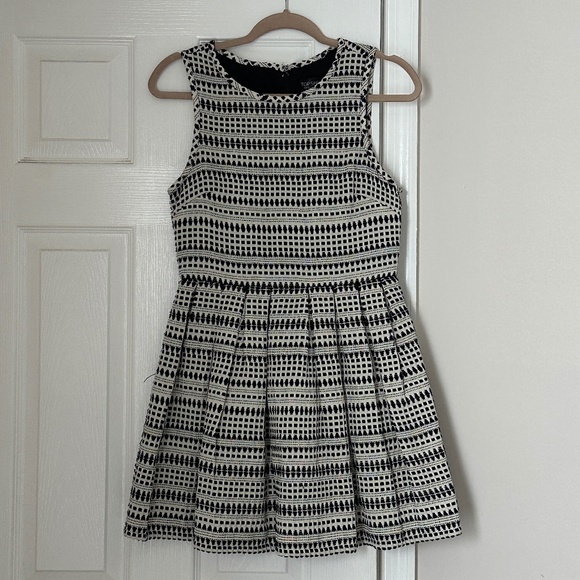 TOPSHOP Women's Mini Dress Cream Black Striped Patterned Size 6 - Picture 1 of 8